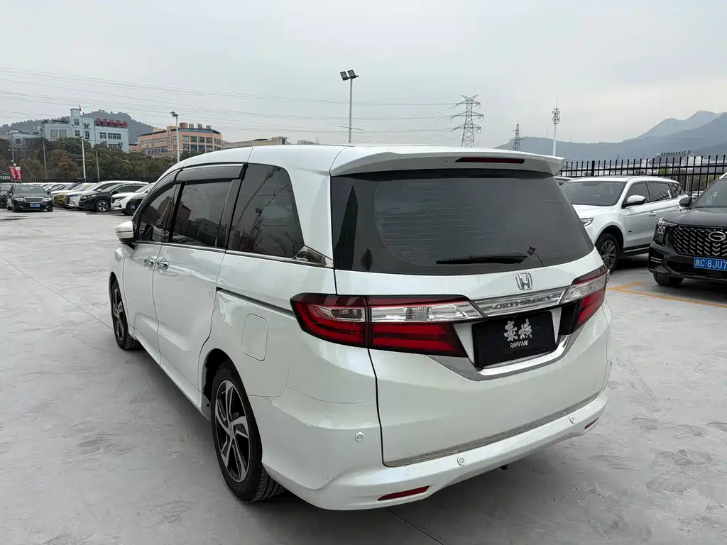 Honda Honda Odyssey 2015 Model Year Facelift 2.4L Luxury Edition 2016 - thumbnail 8