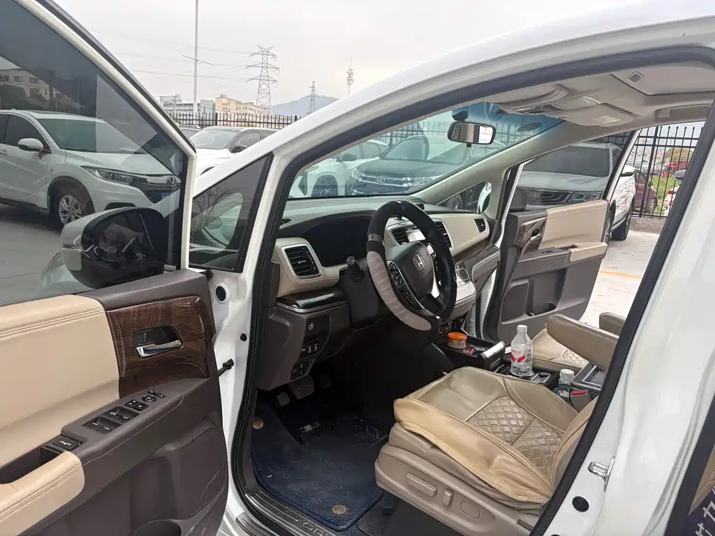 Honda Honda Odyssey 2015 Model Year Facelift 2.4L Luxury Edition 2016 - thumbnail 10