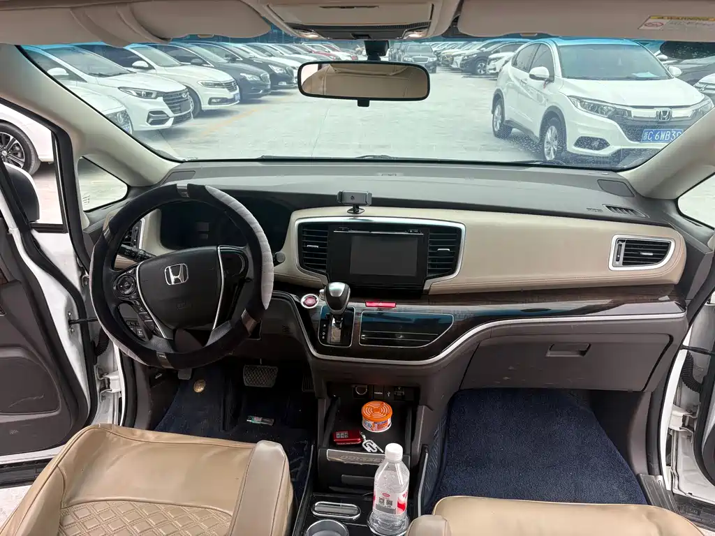 Honda Honda Odyssey 2015 Model Year Facelift 2.4L Luxury Edition 2016 - thumbnail 11