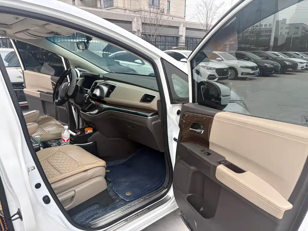 Honda Honda Odyssey 2015 Model Year Facelift 2.4L Luxury Edition 2016 - thumbnail 12