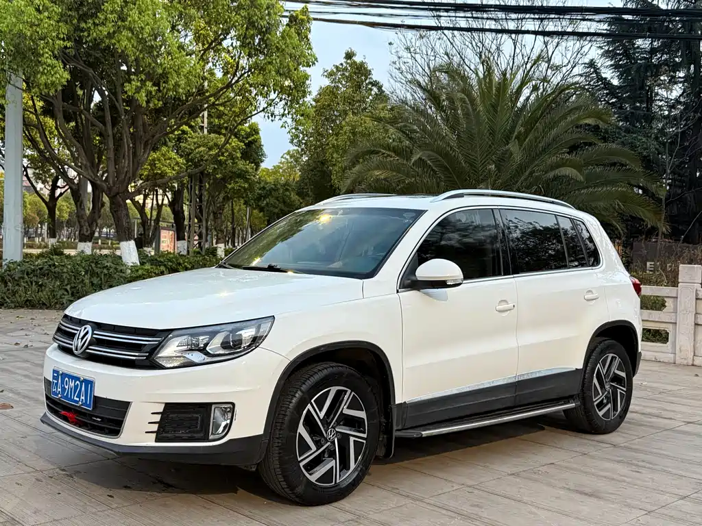 Volkswagen Volkswagen Tiguan 2013 1.8TSI Automatic 2WD Luxury Edition 2014