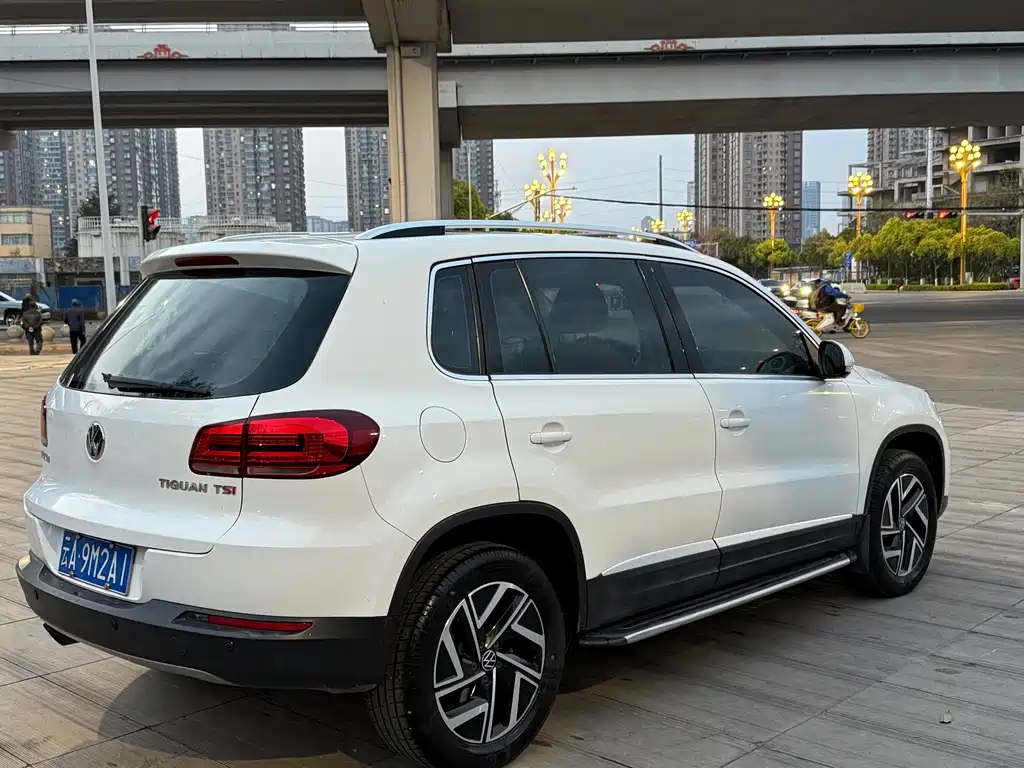 Volkswagen Volkswagen Tiguan 2013 1.8TSI Automatic 2WD Luxury Edition 2014 - thumbnail 4