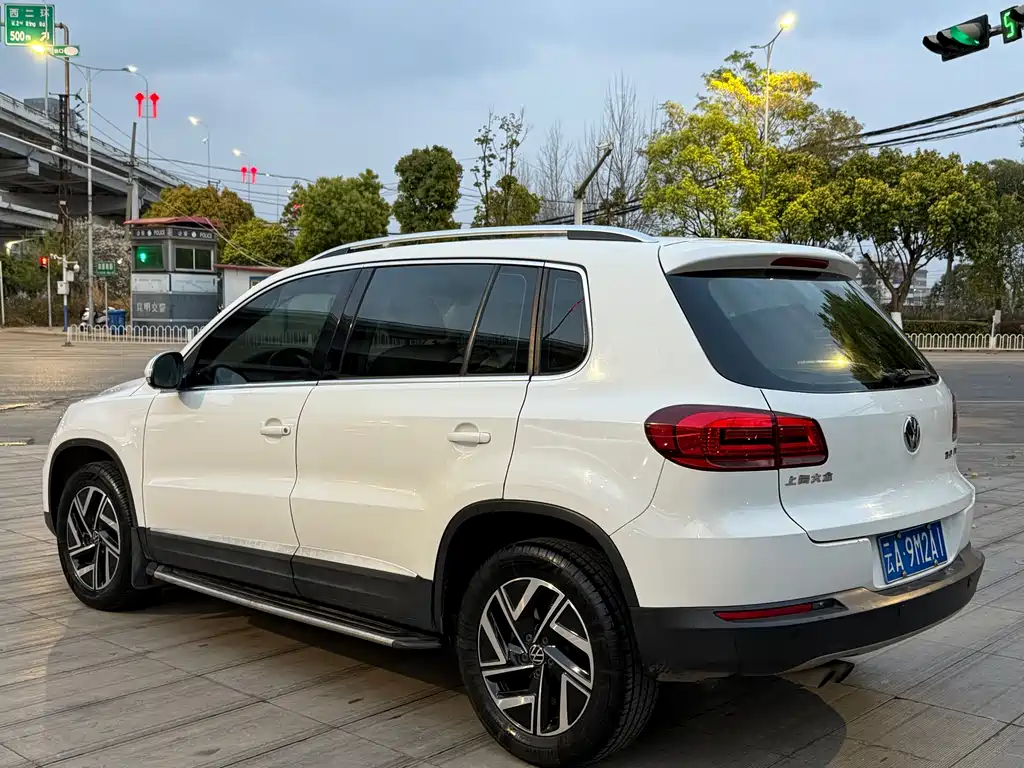 Volkswagen Volkswagen Tiguan 2013 1.8TSI Automatic 2WD Luxury Edition 2014 - thumbnail 6