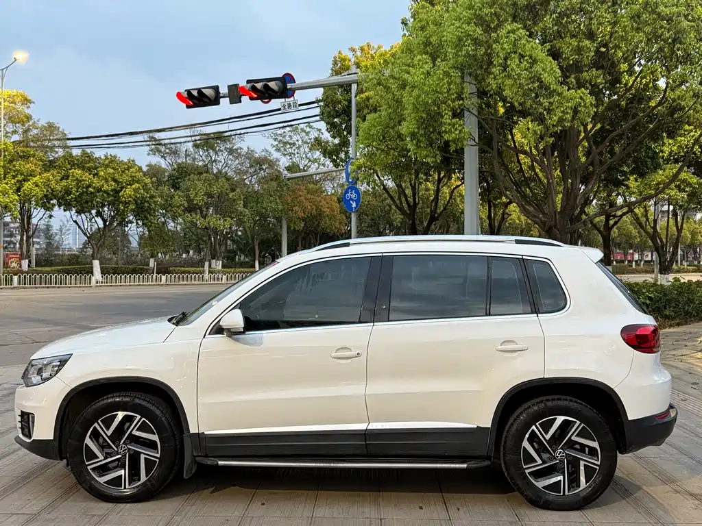 Volkswagen Volkswagen Tiguan 2013 1.8TSI Automatic 2WD Luxury Edition 2014 - thumbnail 7