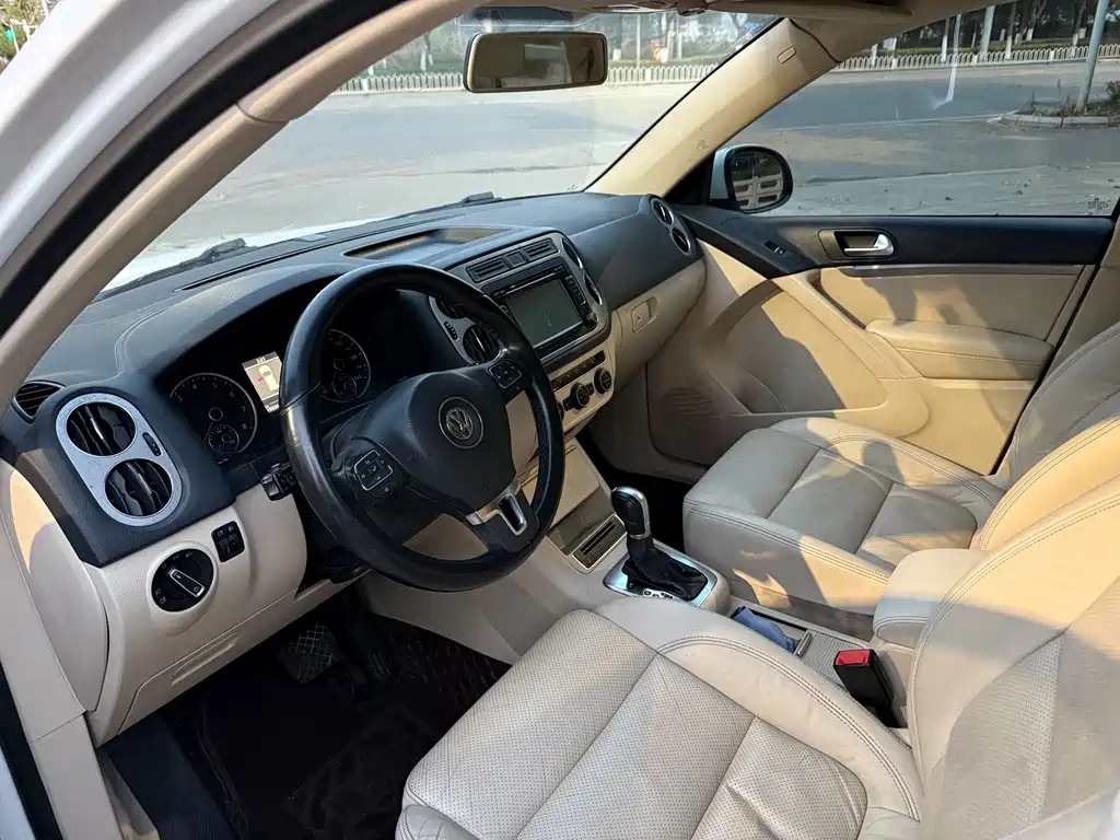 Volkswagen Volkswagen Tiguan 2013 1.8TSI Automatic 2WD Luxury Edition 2014 - thumbnail 8