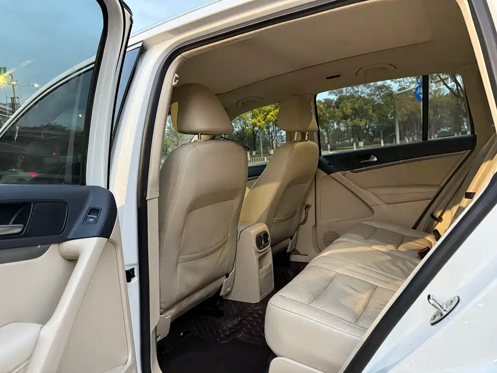 Volkswagen Volkswagen Tiguan 2013 1.8TSI Automatic 2WD Luxury Edition 2014 - thumbnail 9