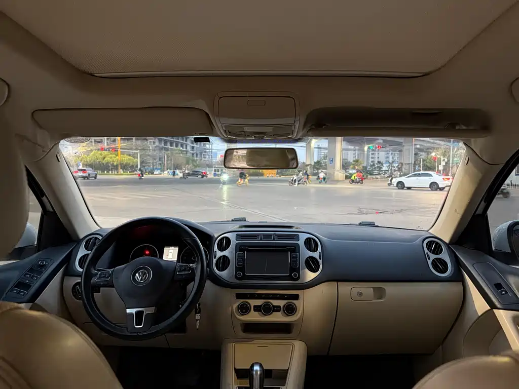 Volkswagen Volkswagen Tiguan 2013 1.8TSI Automatic 2WD Luxury Edition 2014 - thumbnail 10