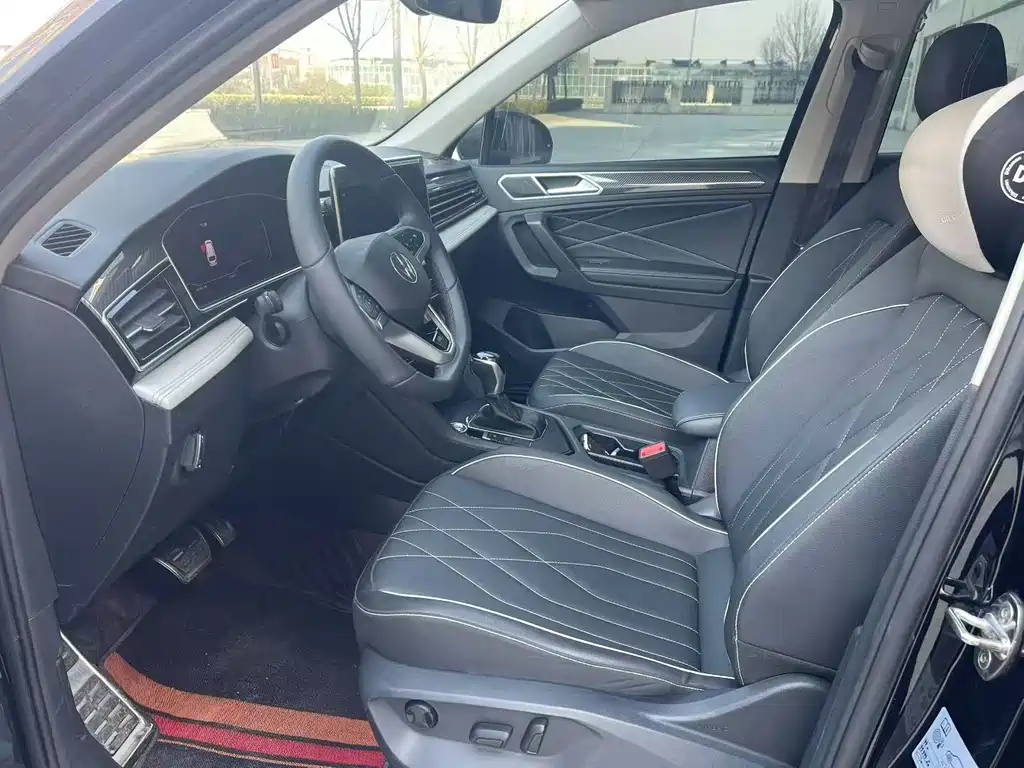 Volkswagen Tiguan L 2025 R-Line Dragon Edition 330TSI AWD 2025 - thumbnail 4