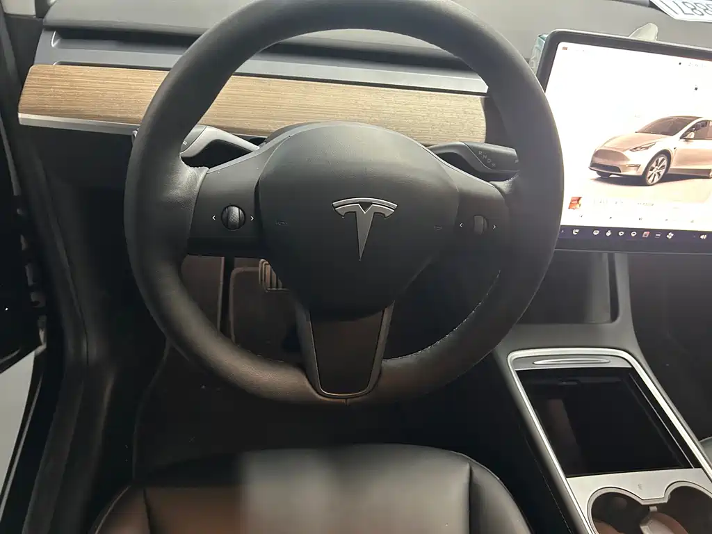 Tesla Model Y 2022 Rear-Wheel Drive Version 2022 - thumbnail 4