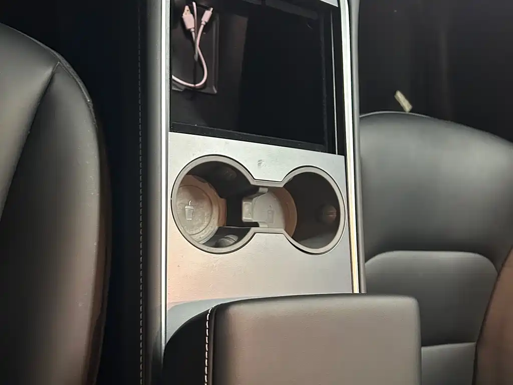 Tesla Model Y 2022 Rear-Wheel Drive Version 2022 - thumbnail 5