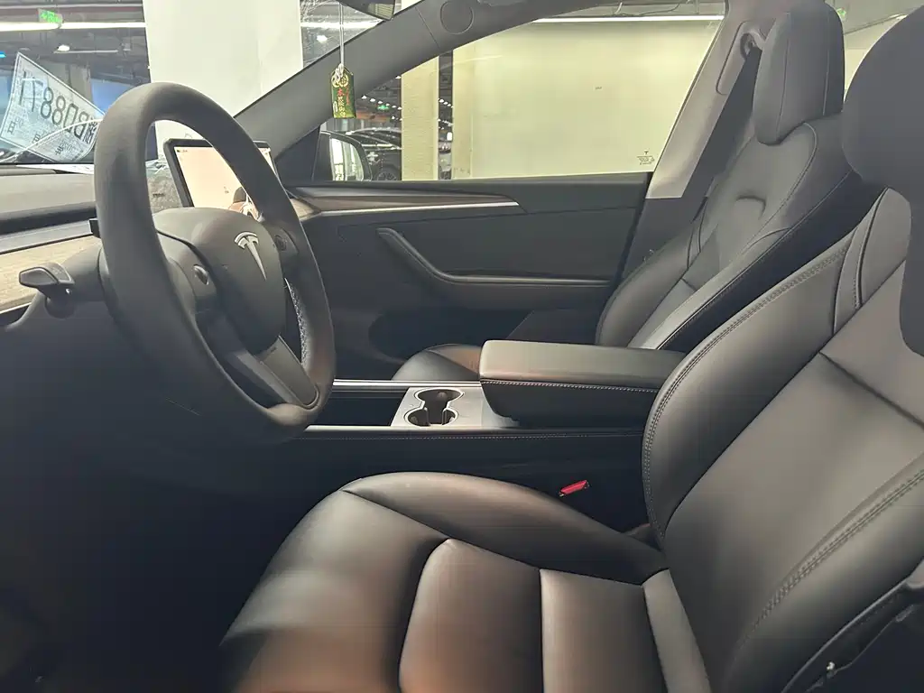 Tesla Model Y 2022 Rear-Wheel Drive Version 2022 - thumbnail 7