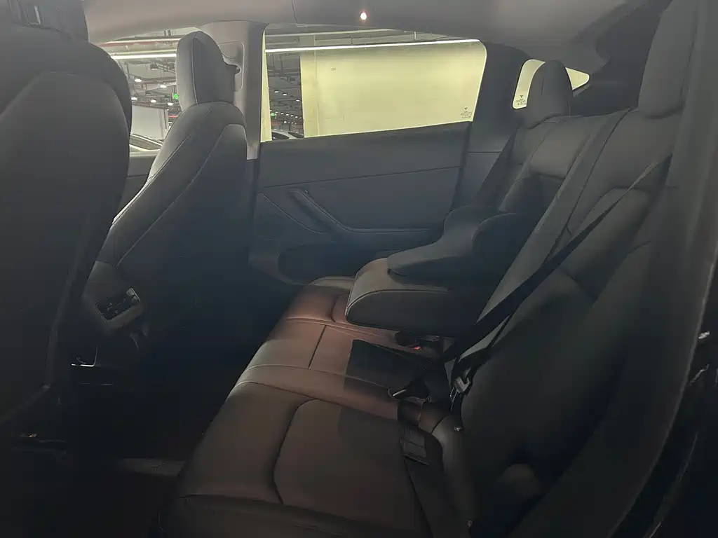 Tesla Model Y 2022 Rear-Wheel Drive Version 2022 - thumbnail 8