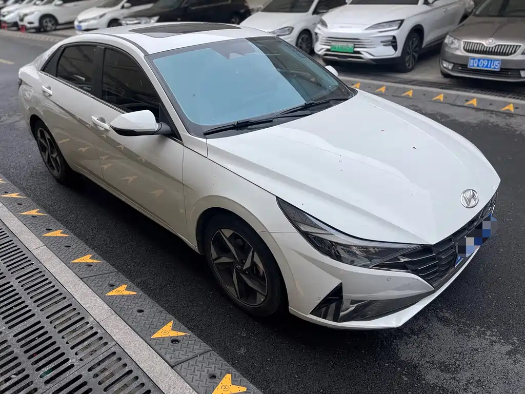 Hyundai Hyundai Elantra 2022 1.5L CVT LUX Premium Edition 2023 - thumbnail 3
