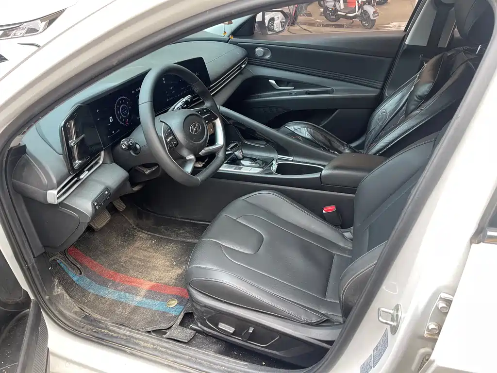 Hyundai Hyundai Elantra 2022 1.5L CVT LUX Premium Edition 2023 - thumbnail 4