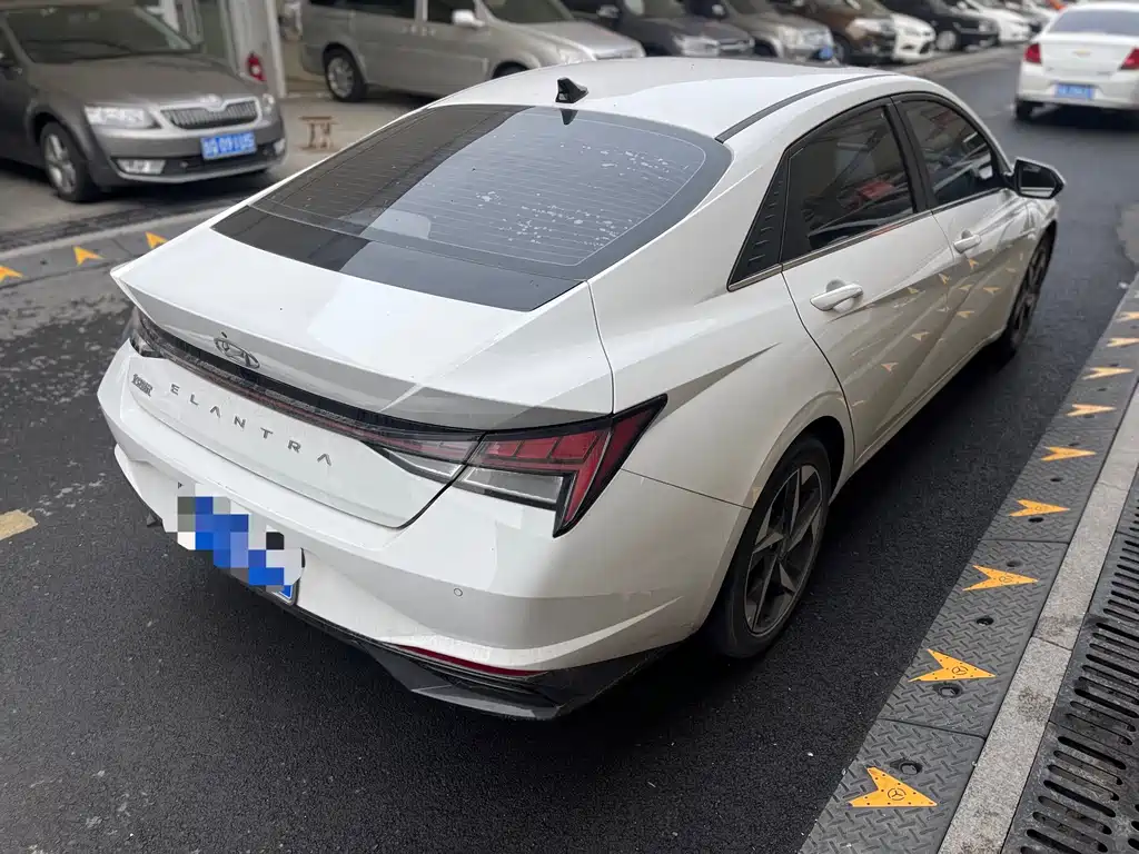 Hyundai Hyundai Elantra 2022 1.5L CVT LUX Premium Edition 2023 - thumbnail 12
