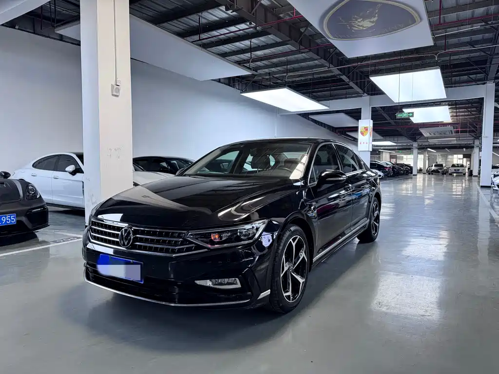 Volkswagen Magotan 2023 2 Million Units Anniversary Edition 330TSI DSG Leading Model 2023