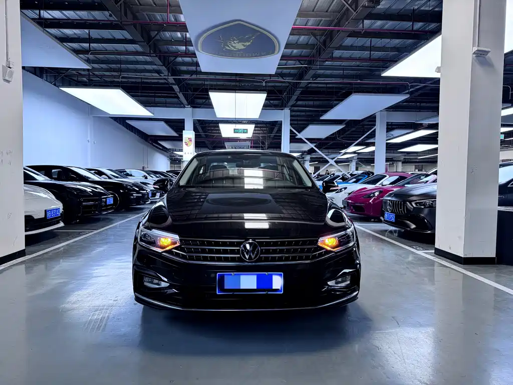 Volkswagen Magotan 2023 2 Million Units Anniversary Edition 330TSI DSG Leading Model 2023 - thumbnail 2