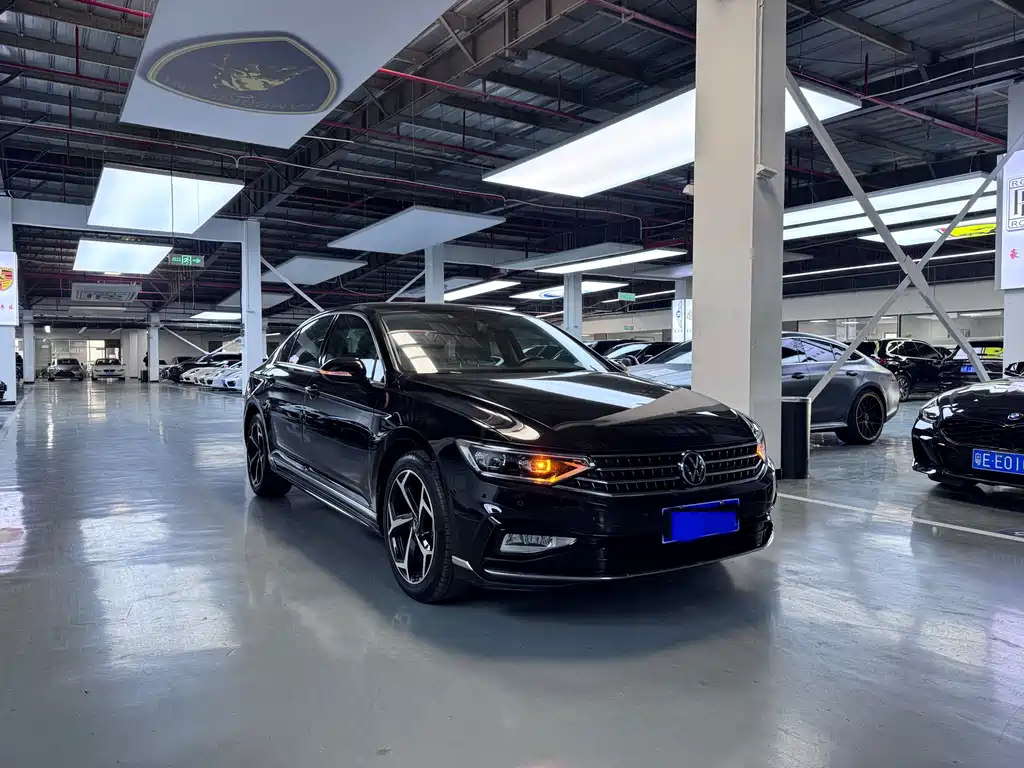 Volkswagen Magotan 2023 2 Million Units Anniversary Edition 330TSI DSG Leading Model 2023 - thumbnail 3