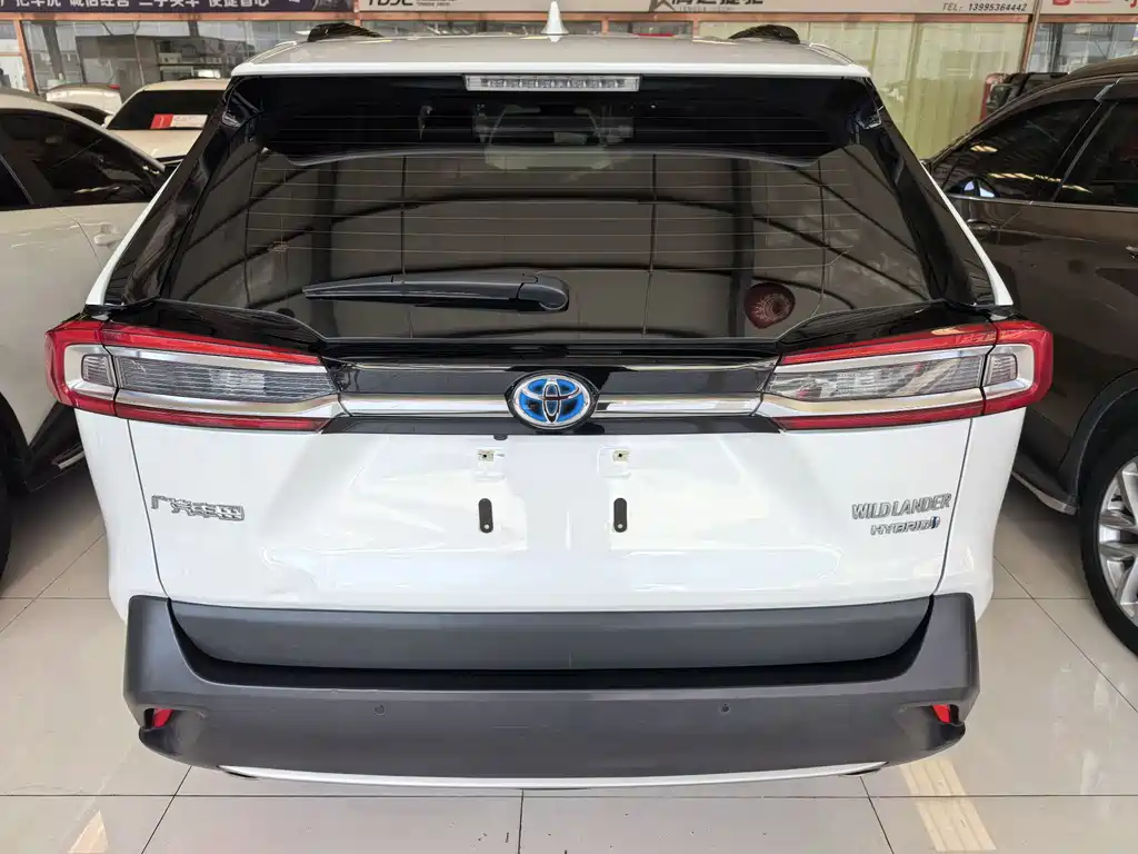 Toyota Venza 2023 Dual Engine 2.5L E-CVT AWD Luxury Plus Edition 2023 - thumbnail 4