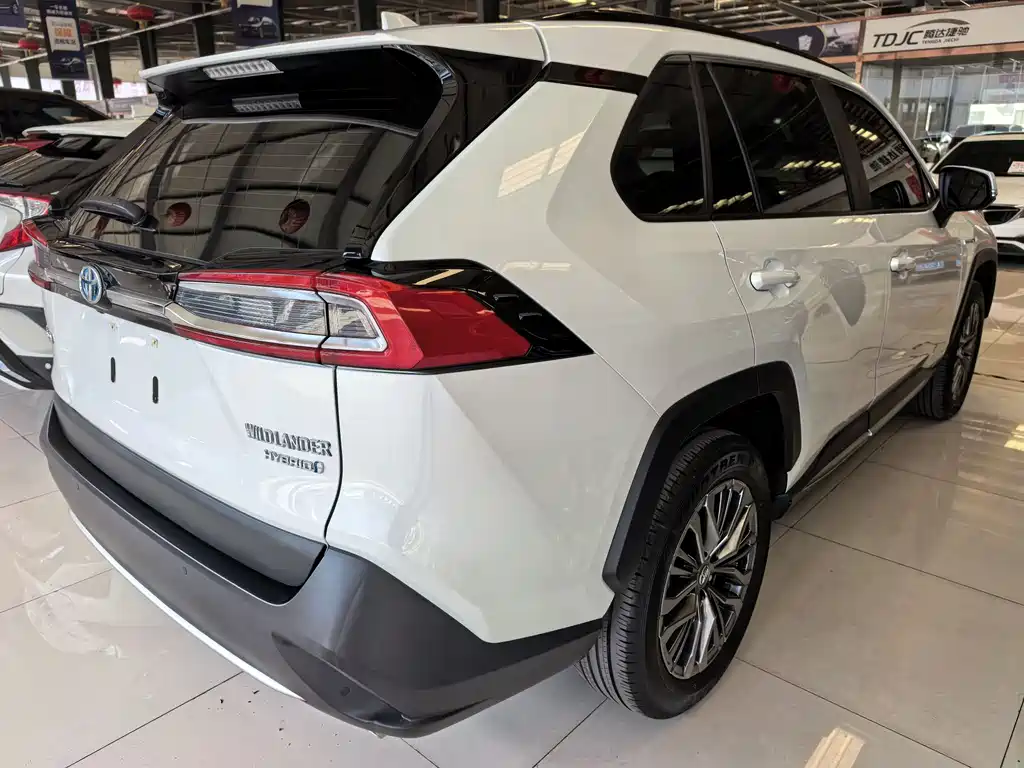 Toyota Venza 2023 Dual Engine 2.5L E-CVT AWD Luxury Plus Edition 2023 - thumbnail 6