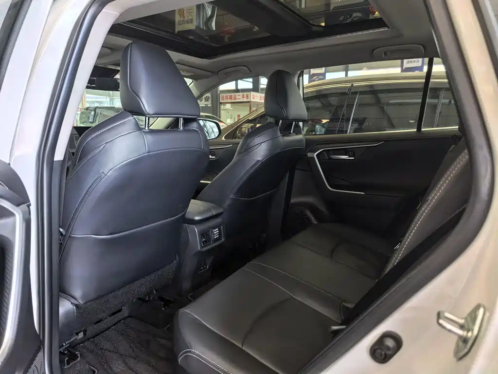 Toyota Venza 2023 Dual Engine 2.5L E-CVT AWD Luxury Plus Edition 2023 - thumbnail 9