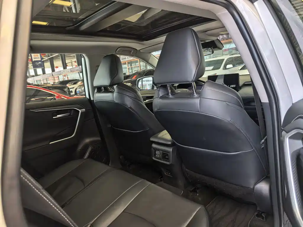 Toyota Venza 2023 Dual Engine 2.5L E-CVT AWD Luxury Plus Edition 2023 - thumbnail 10