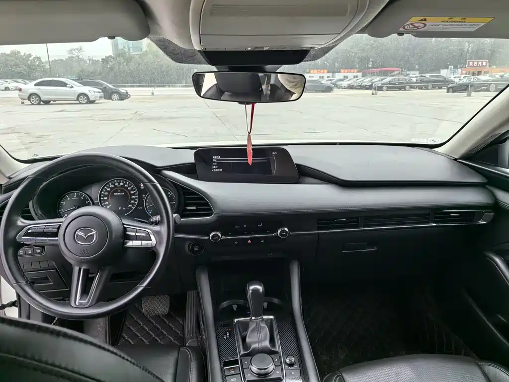 Mazda Mazda 3 Axela 2020 1.5L Automatic Quality Edition 2021 - thumbnail 4