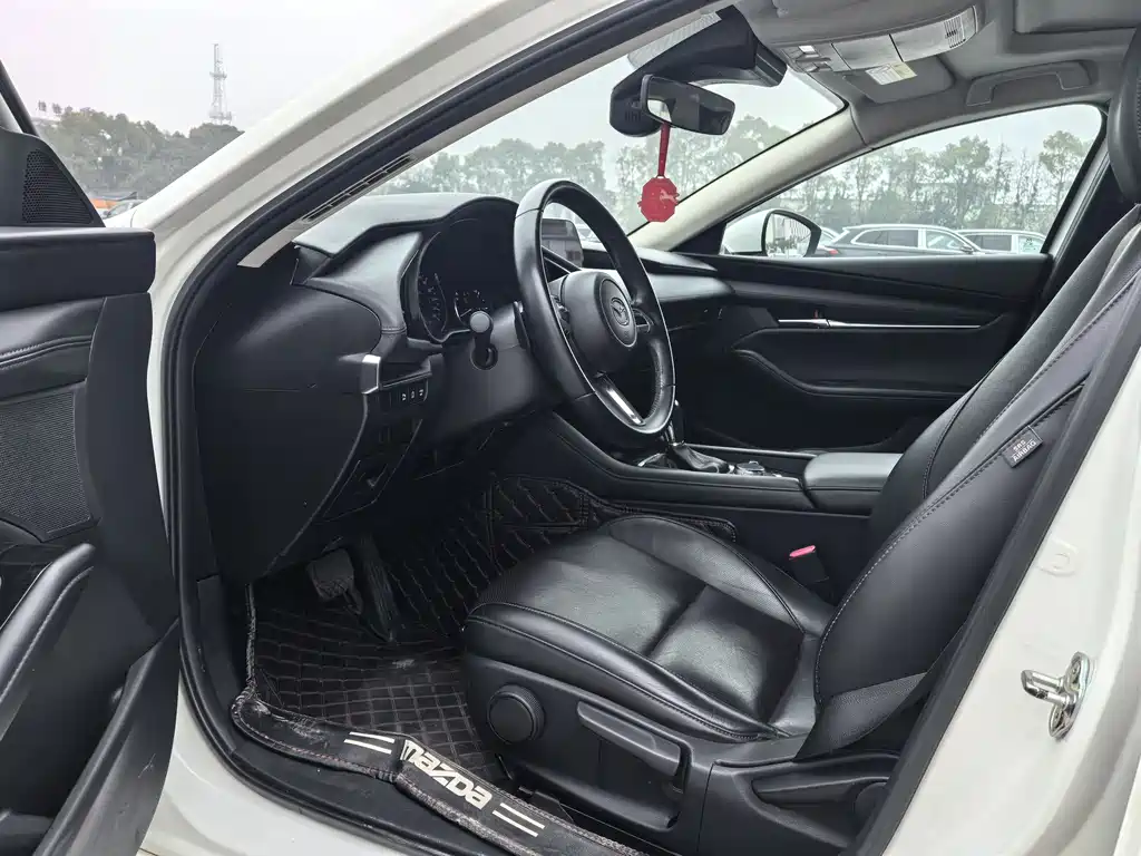 Mazda Mazda 3 Axela 2020 1.5L Automatic Quality Edition 2021 - thumbnail 6