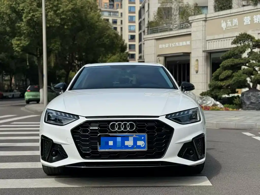 Audi Audi A4L 2022 40 TFSI Luxury Dynamic Model 2022 - thumbnail 2