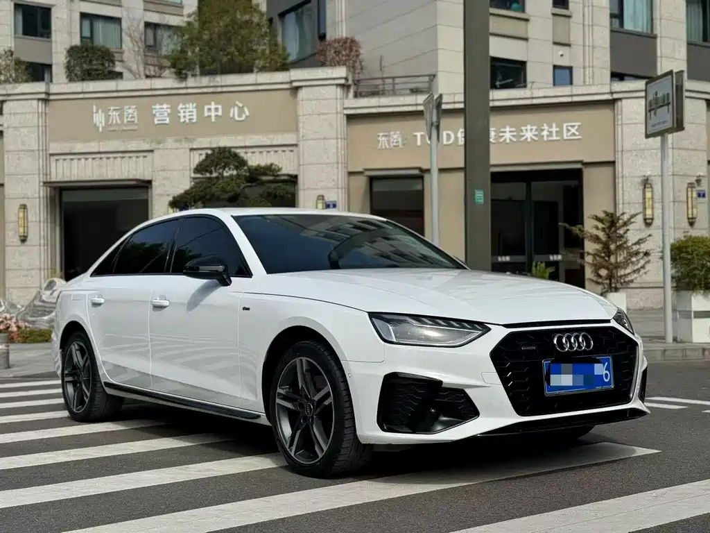 Audi Audi A4L 2022 40 TFSI Luxury Dynamic Model 2022 - thumbnail 3
