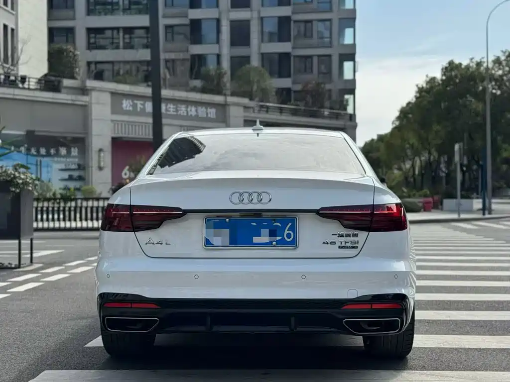 Audi Audi A4L 2022 40 TFSI Luxury Dynamic Model 2022 - thumbnail 4