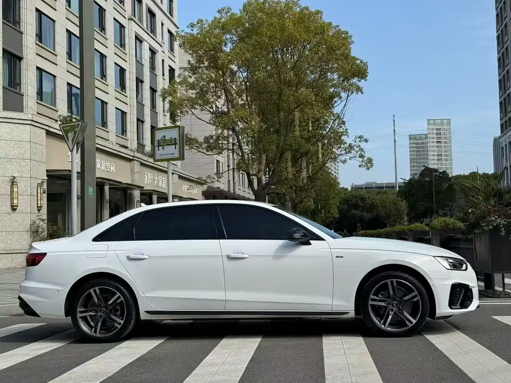 Audi Audi A4L 2022 40 TFSI Luxury Dynamic Model 2022 - thumbnail 7