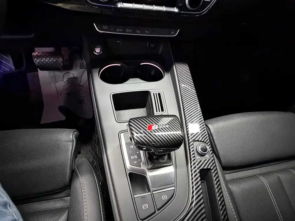Audi Audi A4L 2022 40 TFSI Luxury Dynamic Model 2022 - thumbnail 15