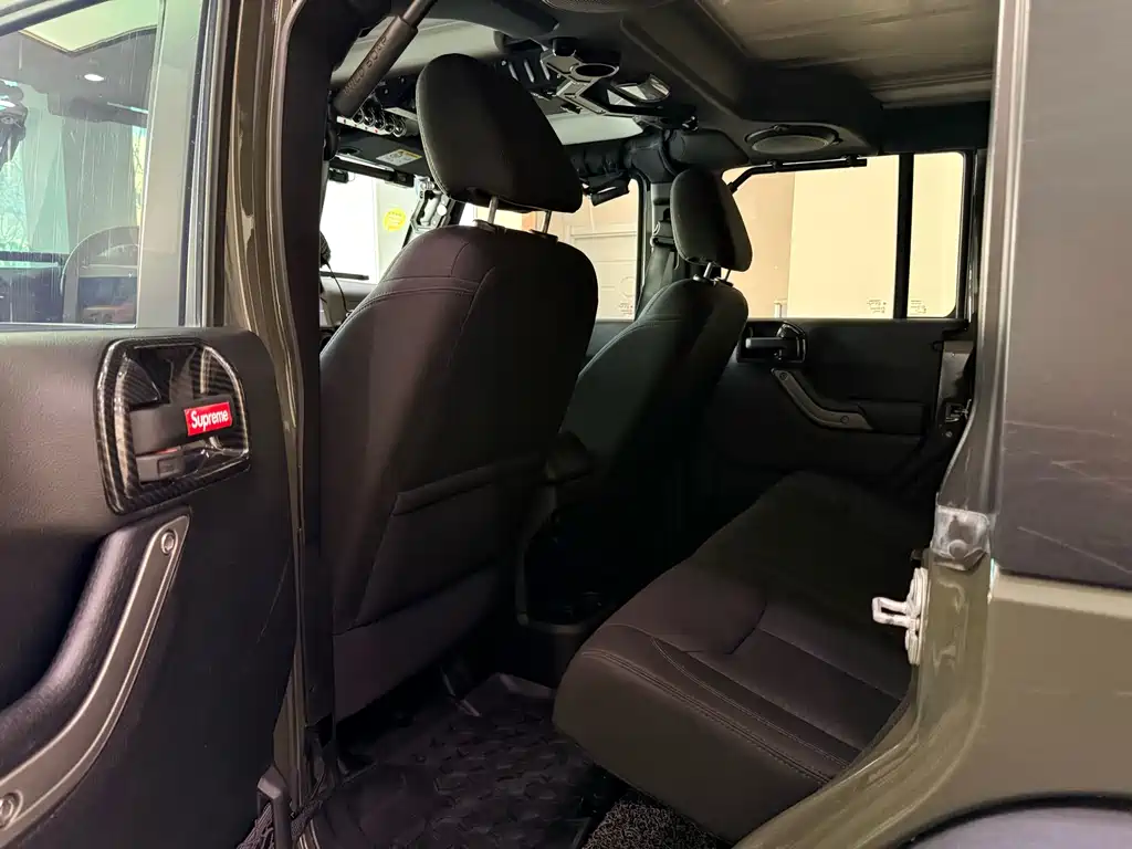 Jeep Jeep Wrangler 2015 3.6L Rubicon Unlimited Sport 2016 - thumbnail 9