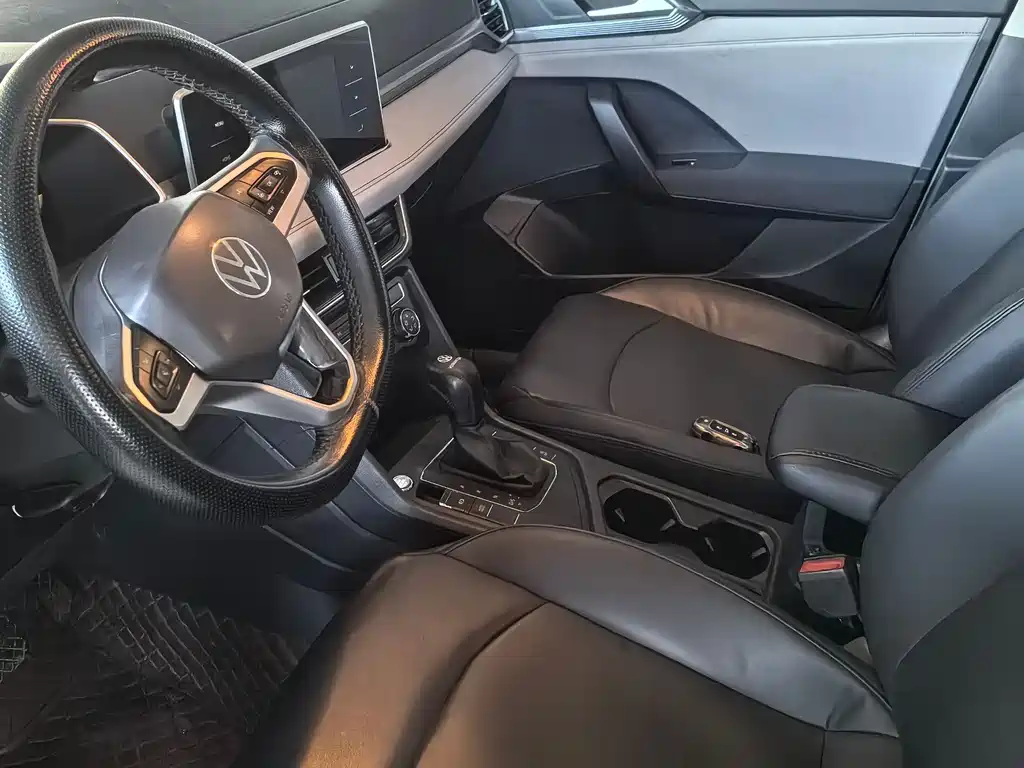 Volkswagen Tharu 2023 300TSI Front-Wheel Drive New Moon Edition 2023 - thumbnail 6