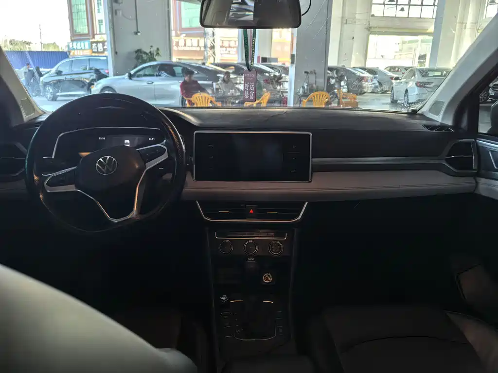 Volkswagen Tharu 2023 300TSI Front-Wheel Drive New Moon Edition 2023 - thumbnail 7