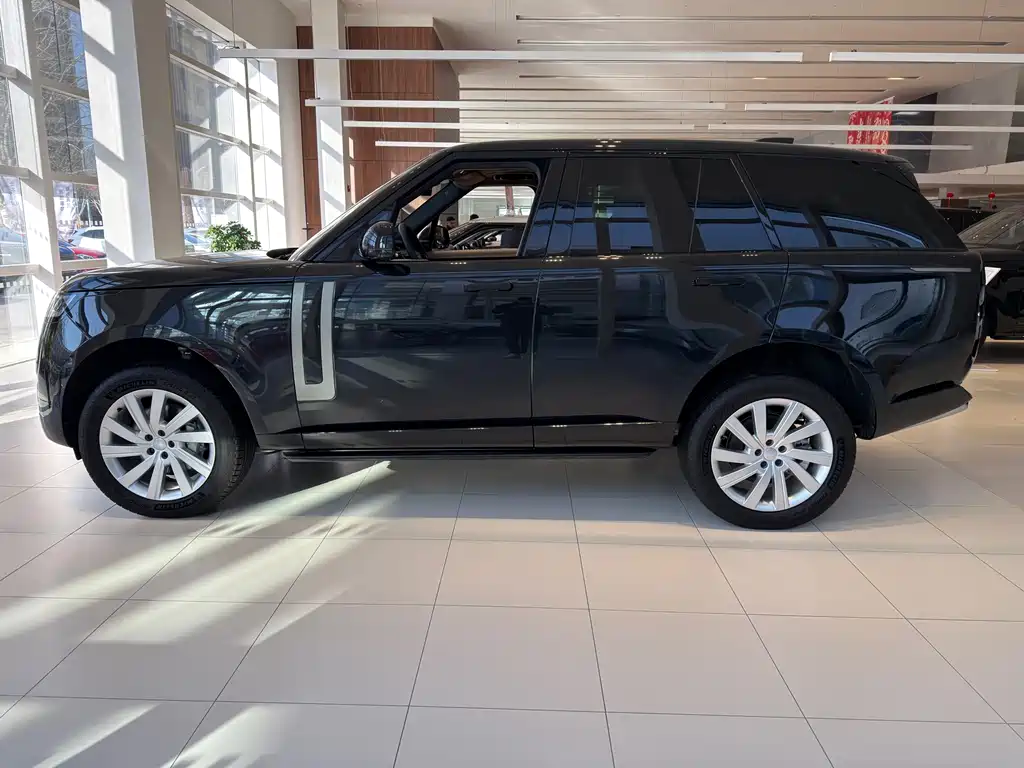 Land Rover Range Rover 2025 3.0 L6 360PS Vogue Edition 2025 - thumbnail 3