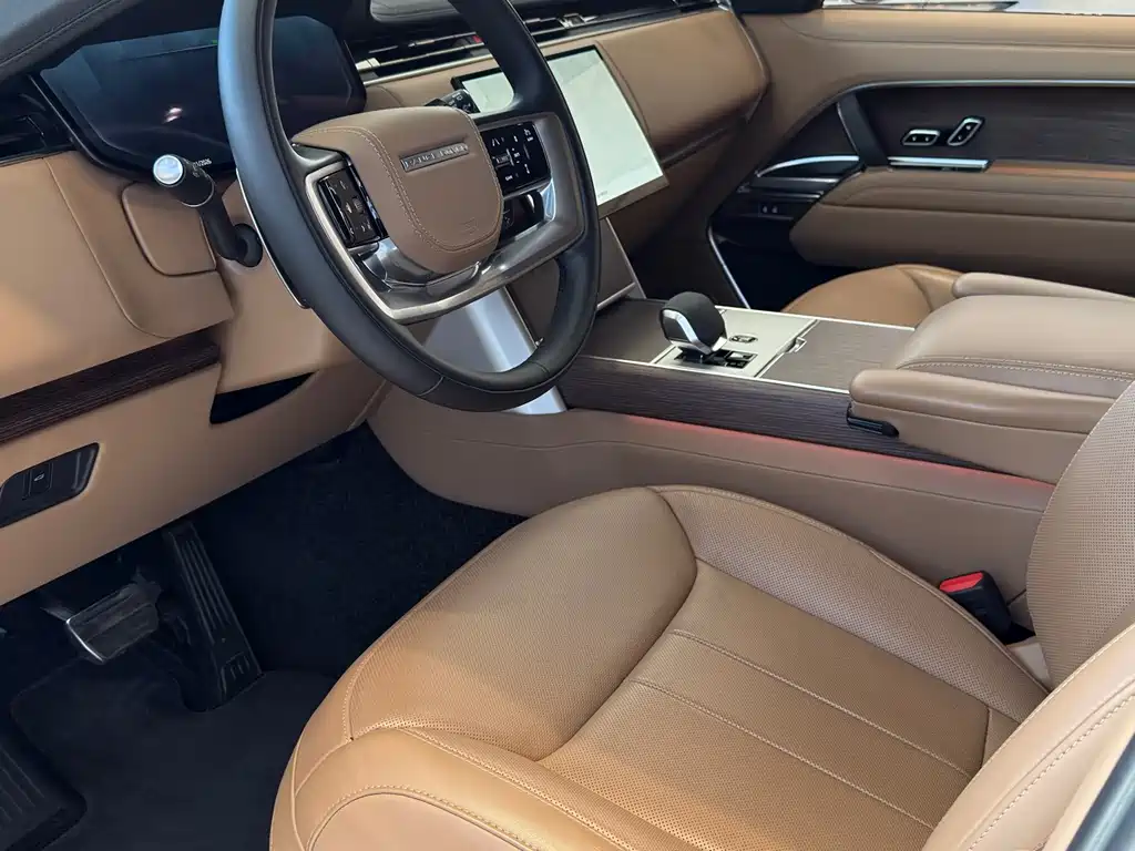 Land Rover Range Rover 2025 3.0 L6 360PS Vogue Edition 2025 - thumbnail 4