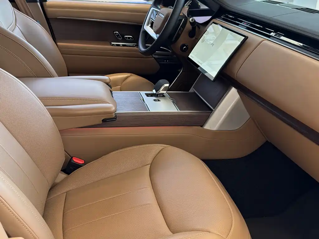 Land Rover Range Rover 2025 3.0 L6 360PS Vogue Edition 2025 - thumbnail 5