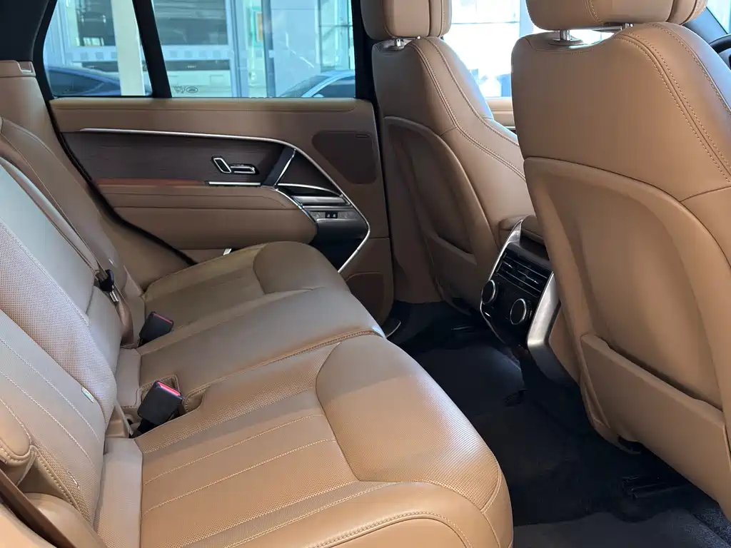Land Rover Range Rover 2025 3.0 L6 360PS Vogue Edition 2025 - thumbnail 6