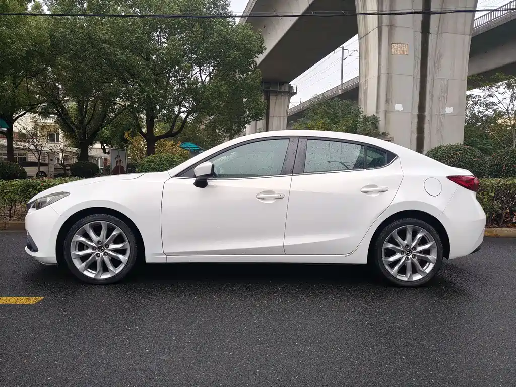 Mazda Mazda 3 Axela 2016 Sedan 2.0L Automatic Sport 2015 - thumbnail 4