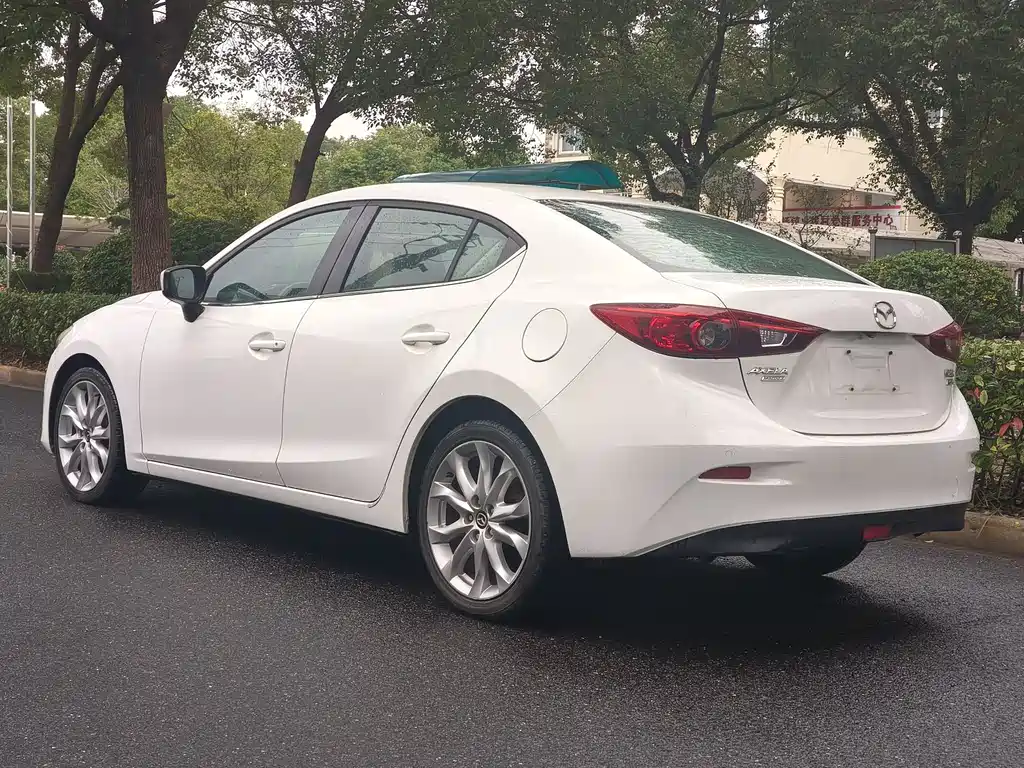 Mazda Mazda 3 Axela 2016 Sedan 2.0L Automatic Sport 2015 - thumbnail 5