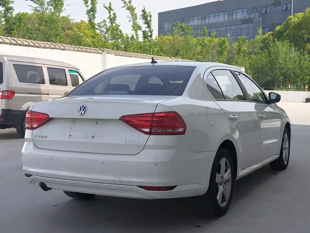 Volkswagen Volkswagen Lavida 2017 1.6L Automatic Fashion Edition 2018 - thumbnail 6