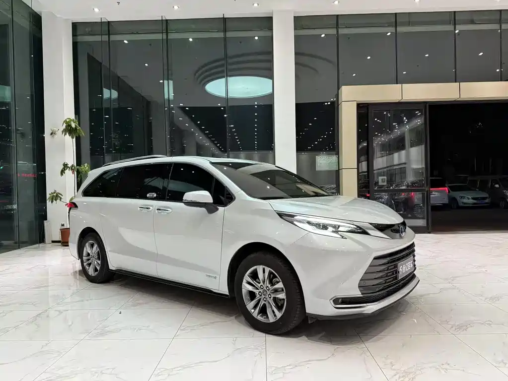 Toyota Toyota Sienna 2021 Model 2.5L Hybrid Premium Version 2022 - thumbnail 3