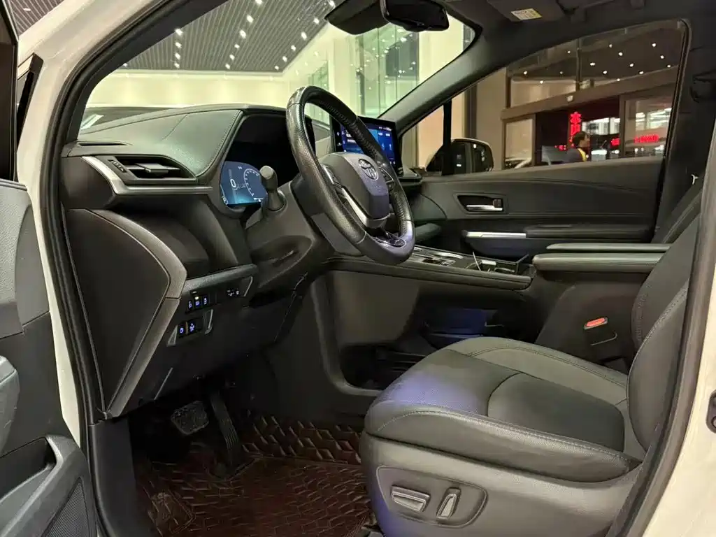 Toyota Toyota Sienna 2021 Model 2.5L Hybrid Premium Version 2022 - thumbnail 6