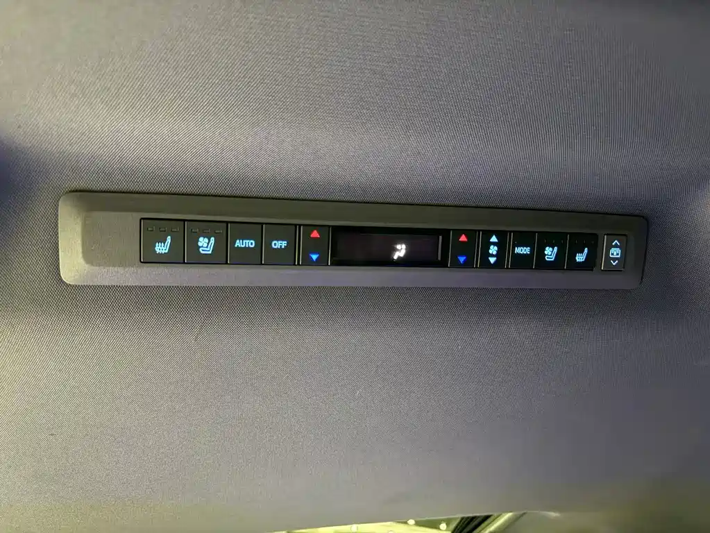 Toyota Toyota Sienna 2021 Model 2.5L Hybrid Premium Version 2022 - thumbnail 8