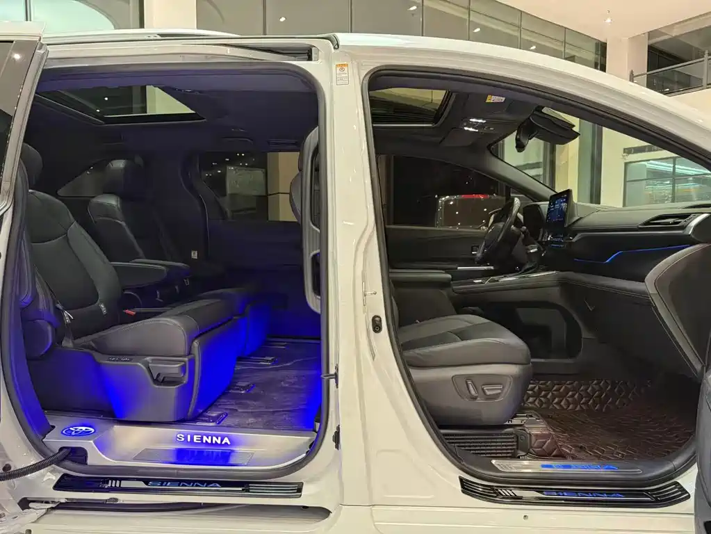 Toyota Toyota Sienna 2021 Model 2.5L Hybrid Premium Version 2022 - thumbnail 11