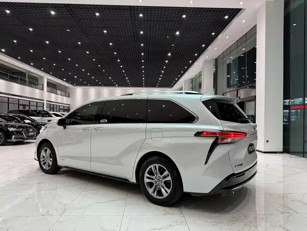 Toyota Toyota Sienna 2021 Model 2.5L Hybrid Premium Version 2022 - thumbnail 12