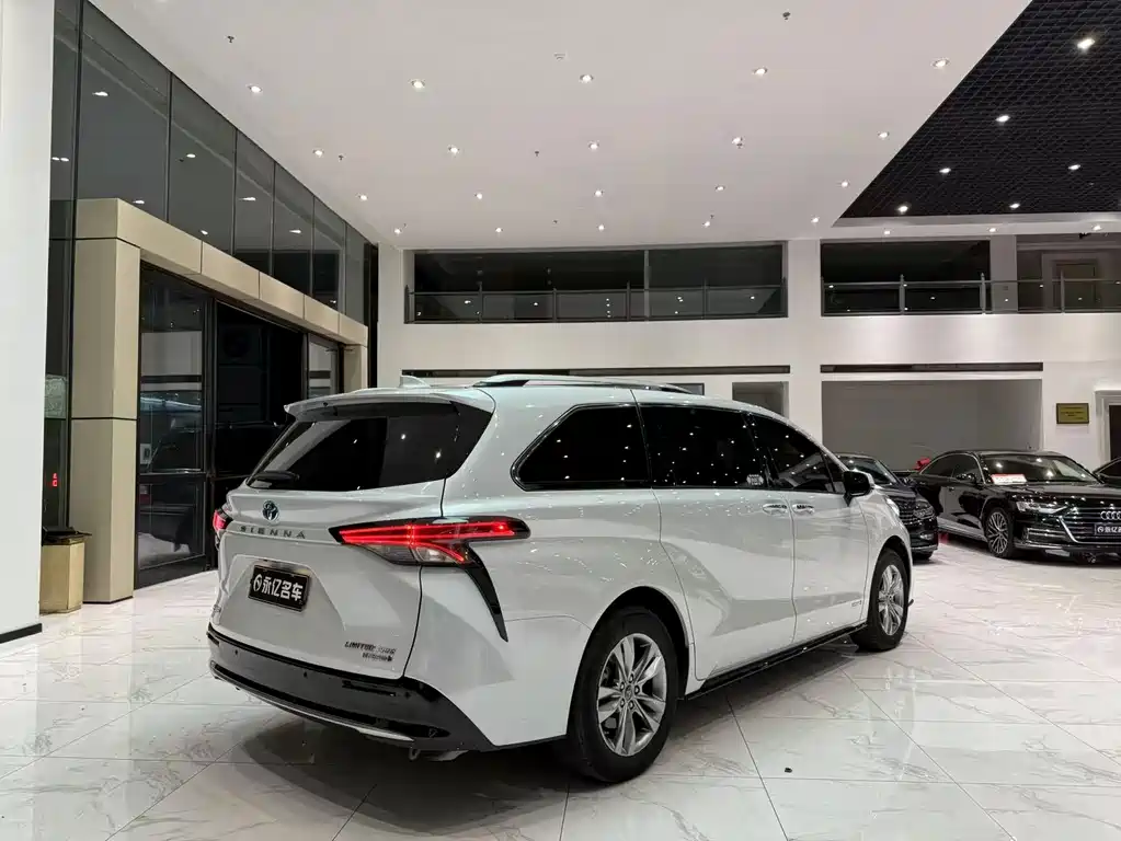 Toyota Toyota Sienna 2021 Model 2.5L Hybrid Premium Version 2022 - thumbnail 14