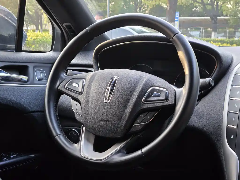 Lincoln Lincoln MKC 2017 2.0T AWD Select Edition 2019 - thumbnail 9